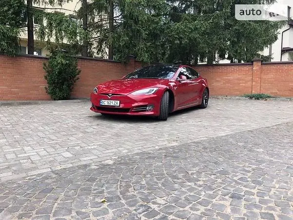 Tesla model S75
