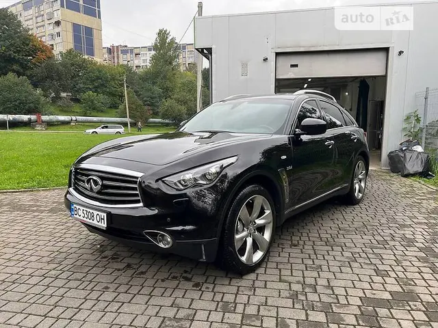 Infiniti QX70 S