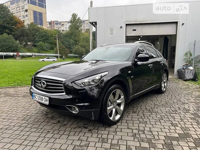 Infiniti QX70 S