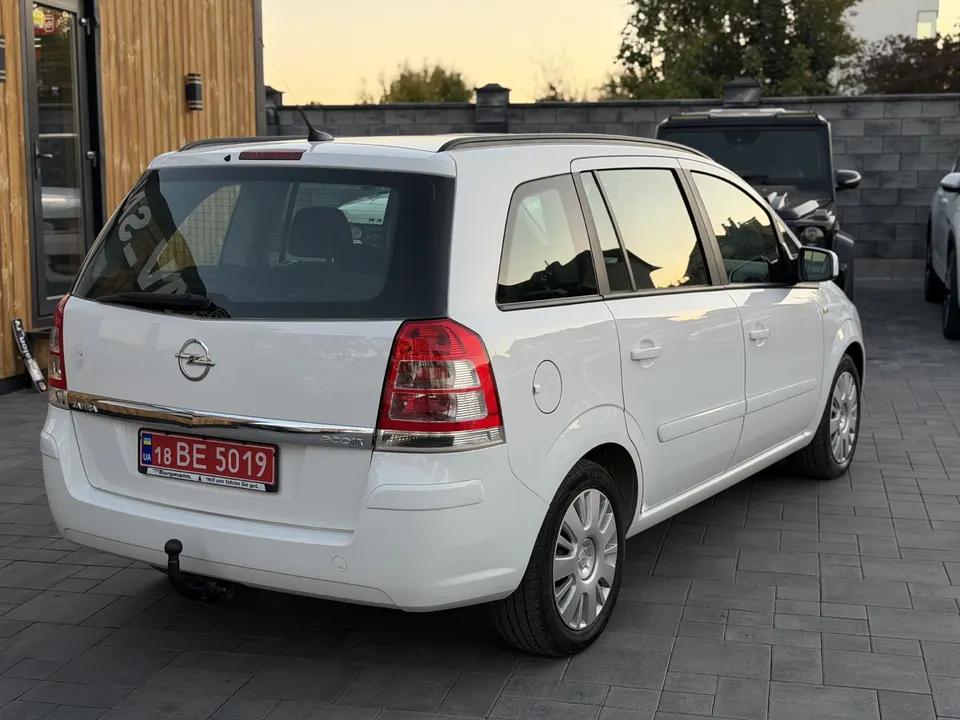 Opel Zafira — фото 6