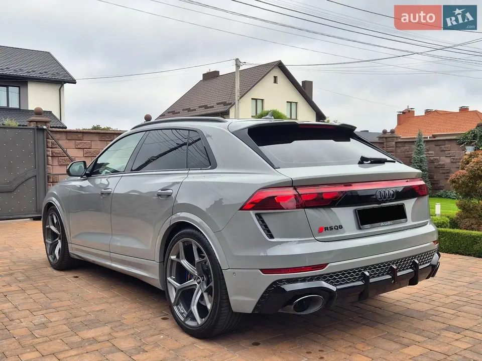 Audi RS Q8 — фото 10
