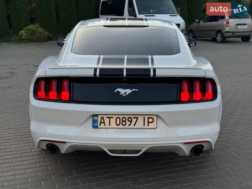 Ford Mustang — фото 10