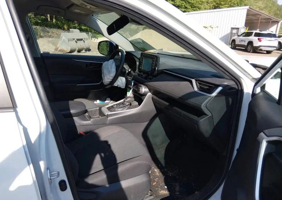 Toyota RAV4 2.5 Hybrid — фото 8