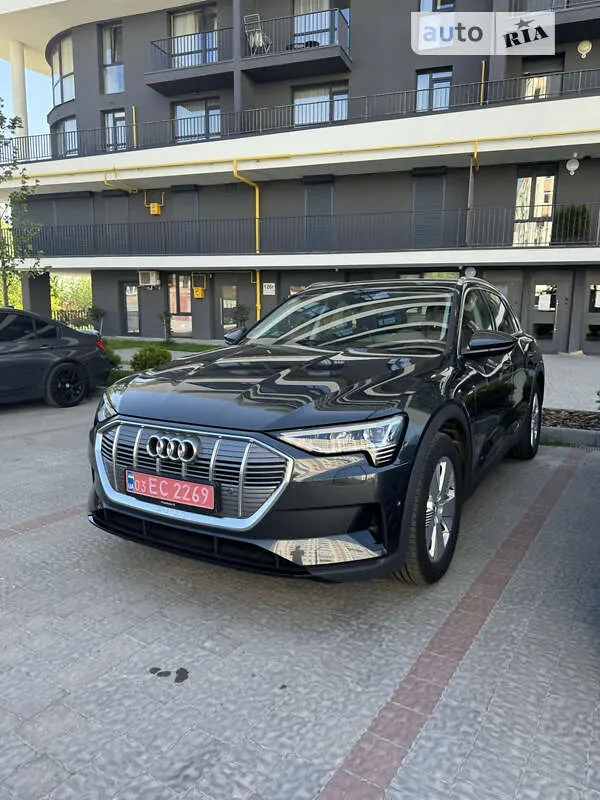 Audi e-tron