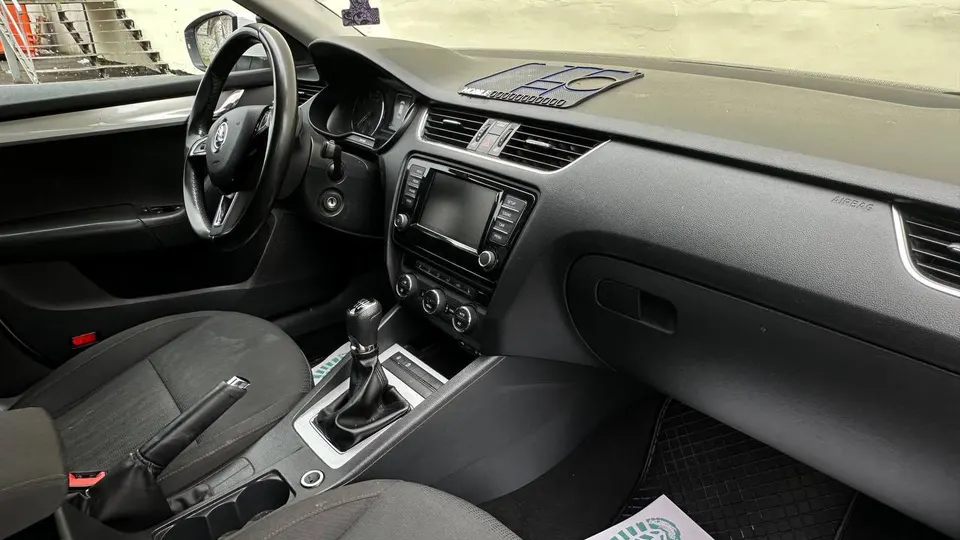Skoda Octavia — фото 9