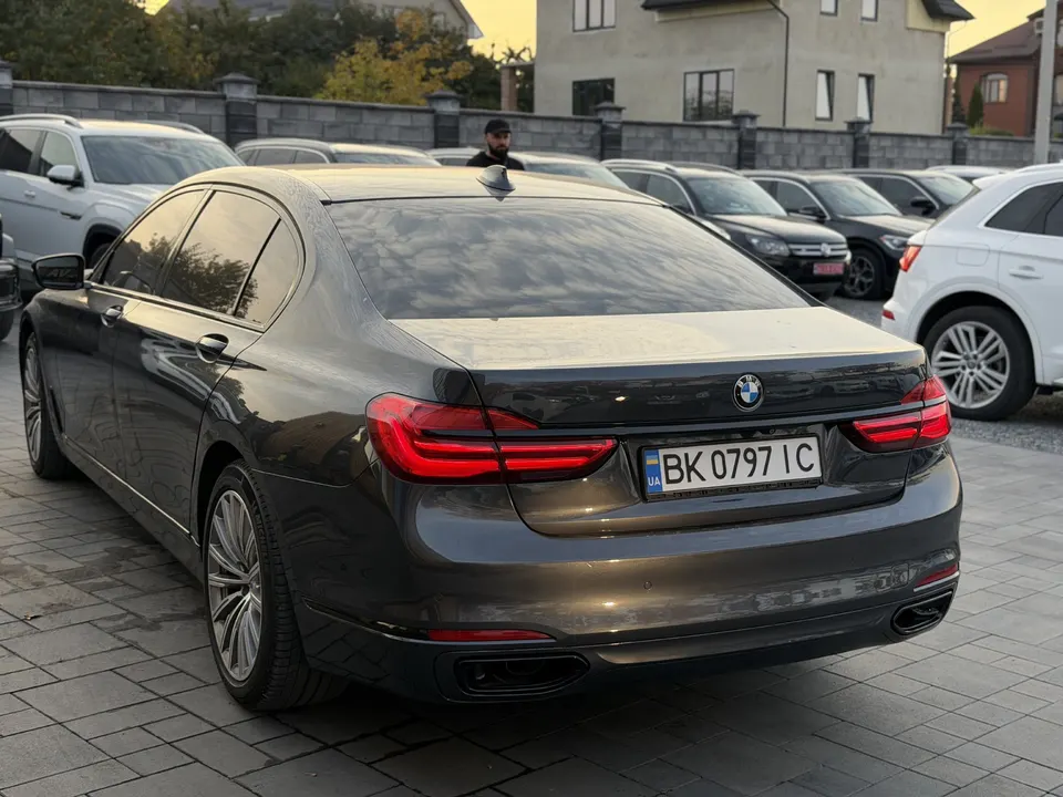 BMW 7 Series — фото 4