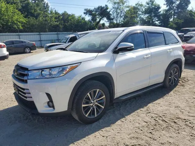 Toyota HIGHLANDER SE