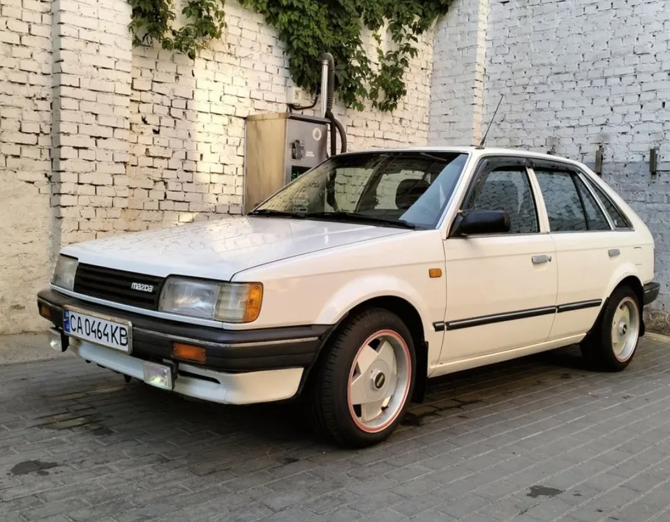 Mazda 323