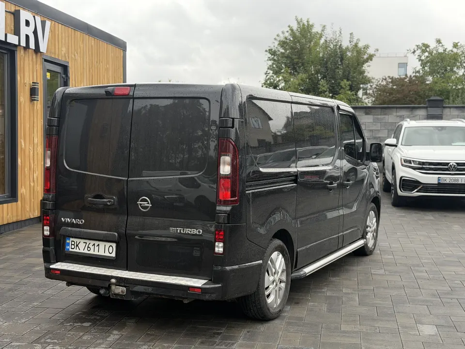 Opel Vivaro — фото 6