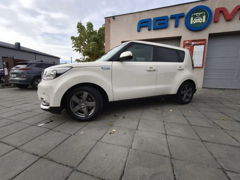Kia Soul EV чиста 30 — фото 2