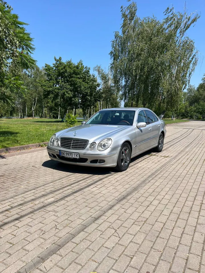 Mercedes-Benz E270