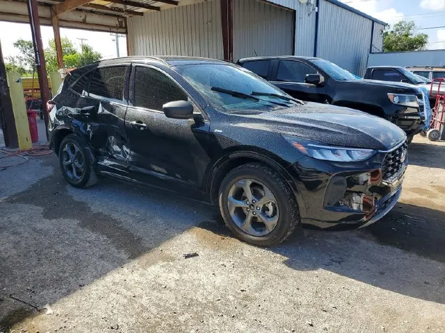 Ford ESCAPE ST LINE