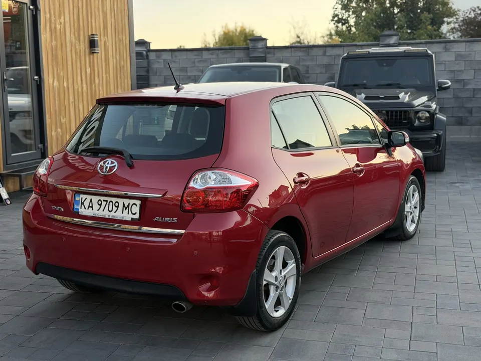 Toyota Auris — фото 6