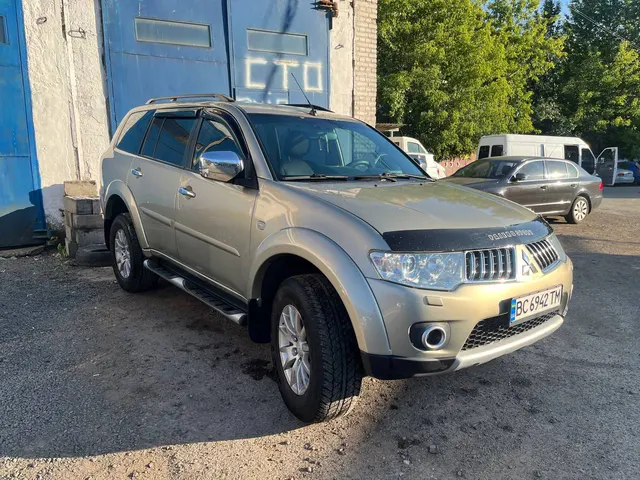 Mitsubishi PAJERO SPORT