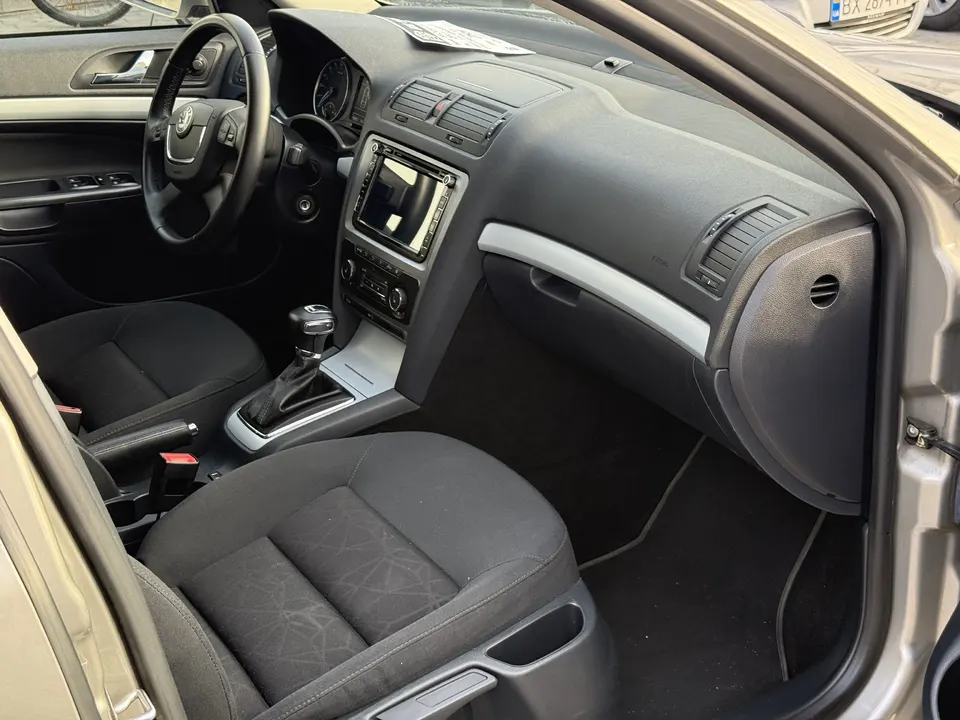 Skoda Octavia — фото 2