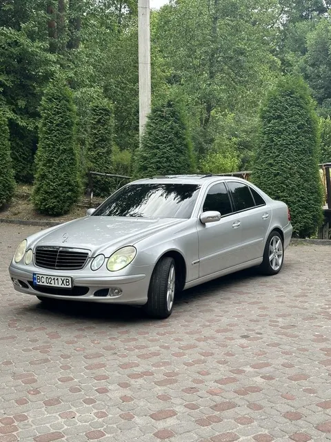 Mercedes-Benz W211