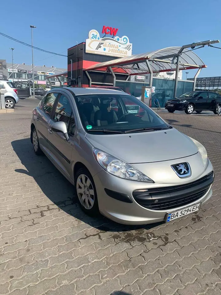 Peugeot 207 1.4 бензин