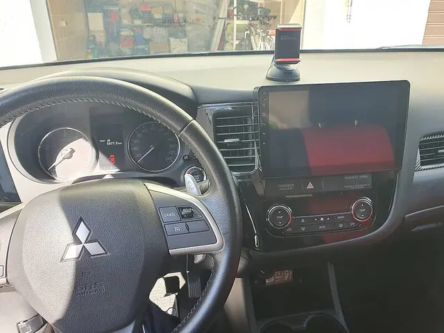 Mitsubishi Outlander XL