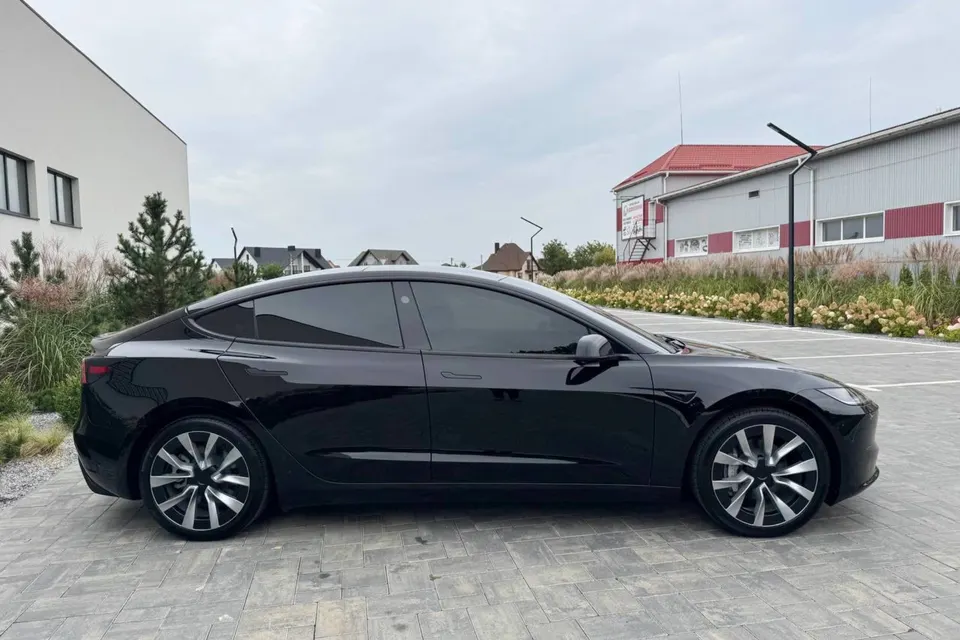 Tesla Model 3 Highland — фото 3