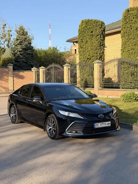 Toyota Camry Hybrid Premium у
