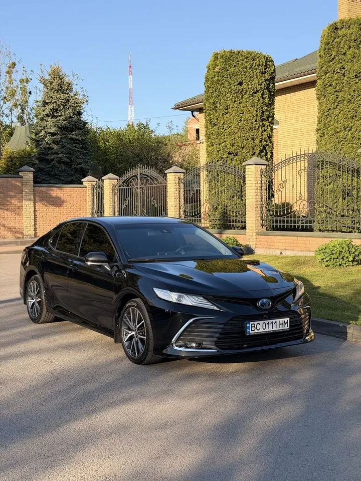 Toyota Camry Hybrid Premium у