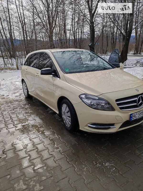 Mercedes-Benz B 180