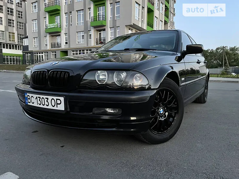 BMW 320 Black Line