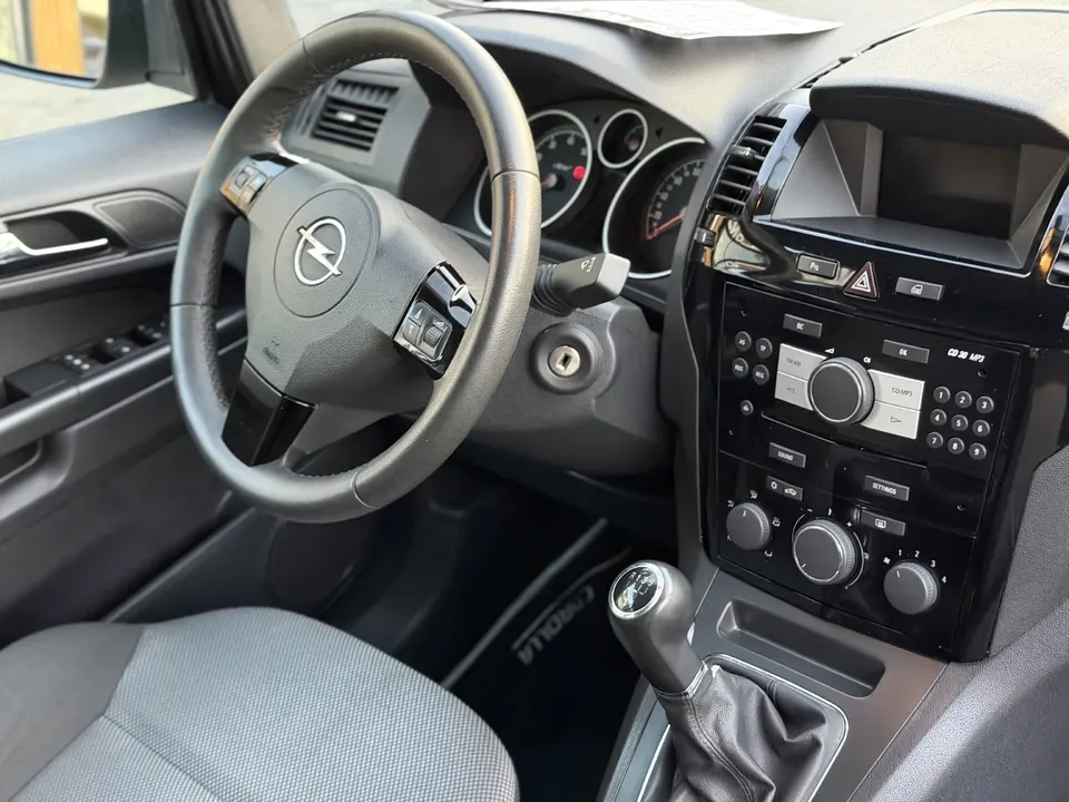 Opel Zafira — фото 9