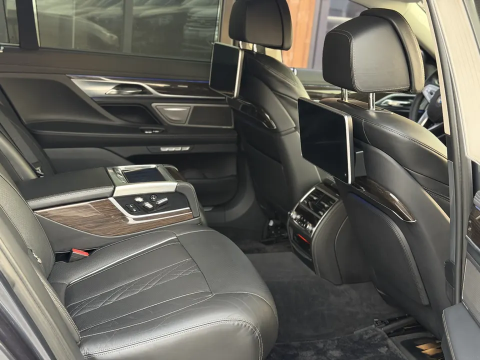 BMW 7 Series — фото 10