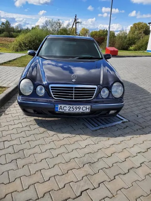 Mercedes-Benz E 220