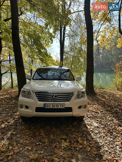 Lexus LX