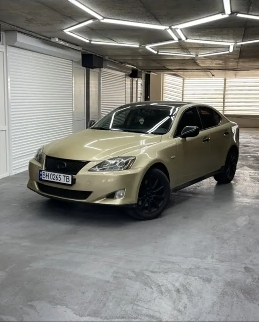 Lexus IS