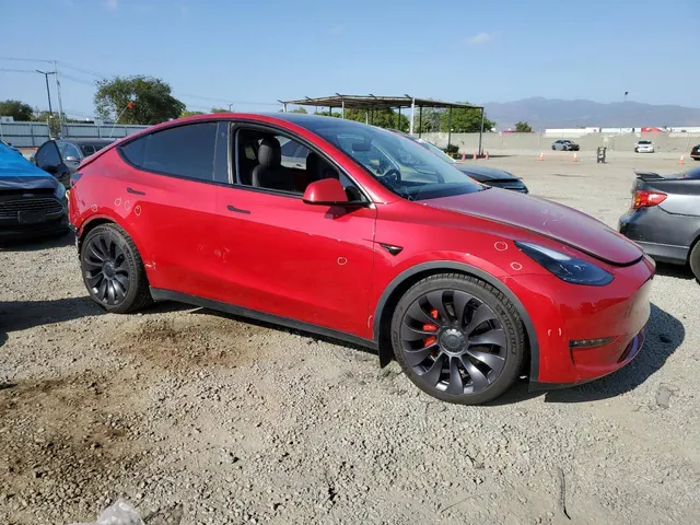 Tesla Model Y PERFORMANCE