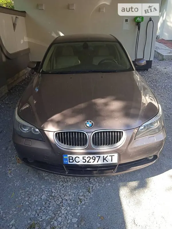 BMW 523