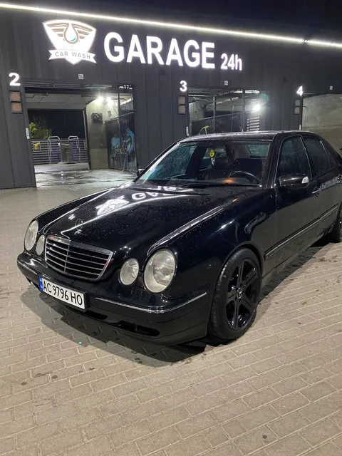Mercedes-Benz E320