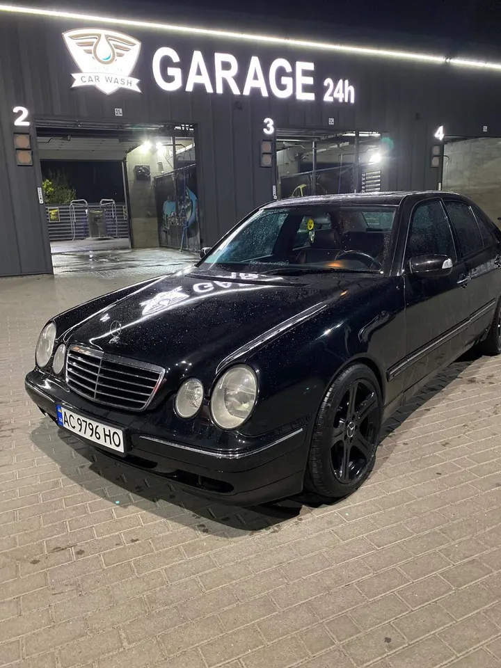 Mercedes-Benz E320