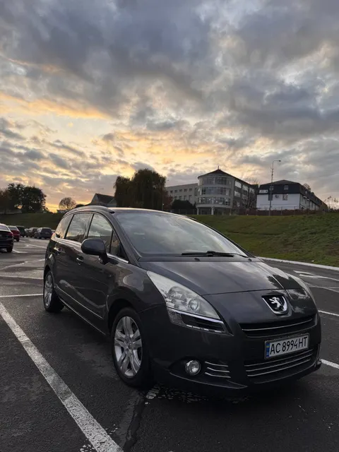 Peugeot 5008