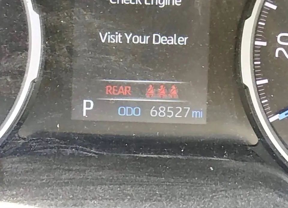 Toyota RAV4 2.5 Hybrid — фото 10