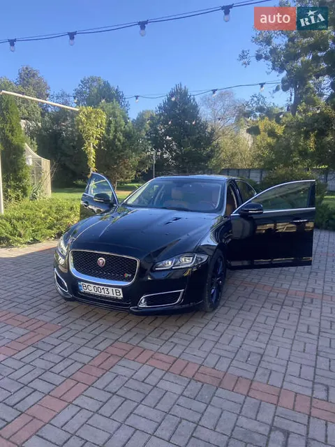 Jaguar XJ