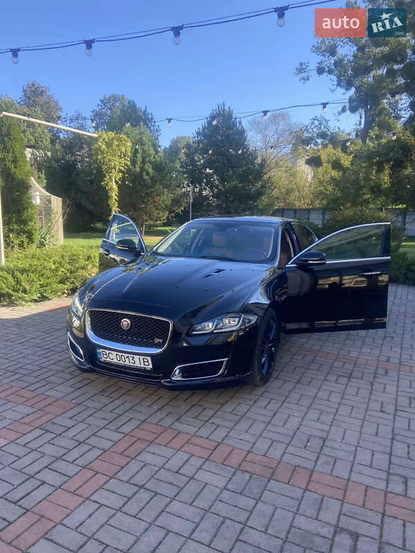 Jaguar XJ