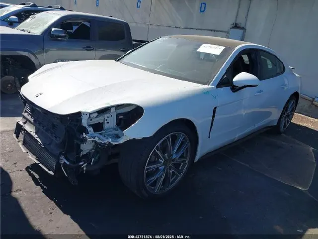 Porsche PANAMERA 4