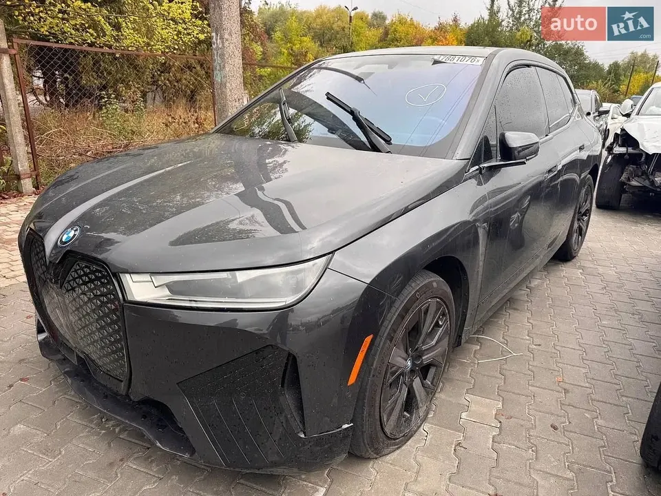 BMW iX