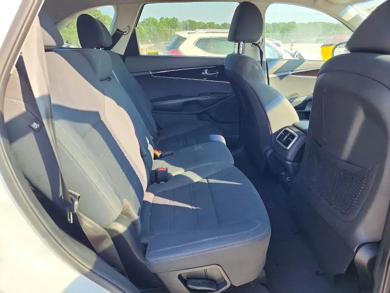 Kia SORENTO LX — фото 6