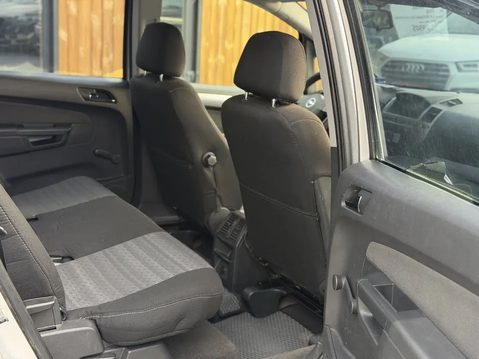 Opel Zafira — фото 10