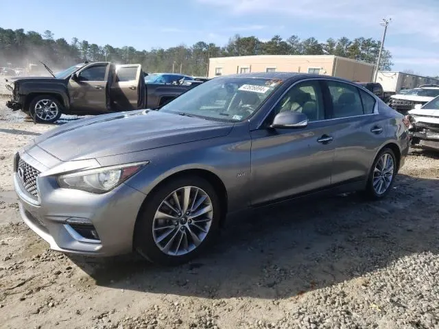 Infiniti Q50 LUXE