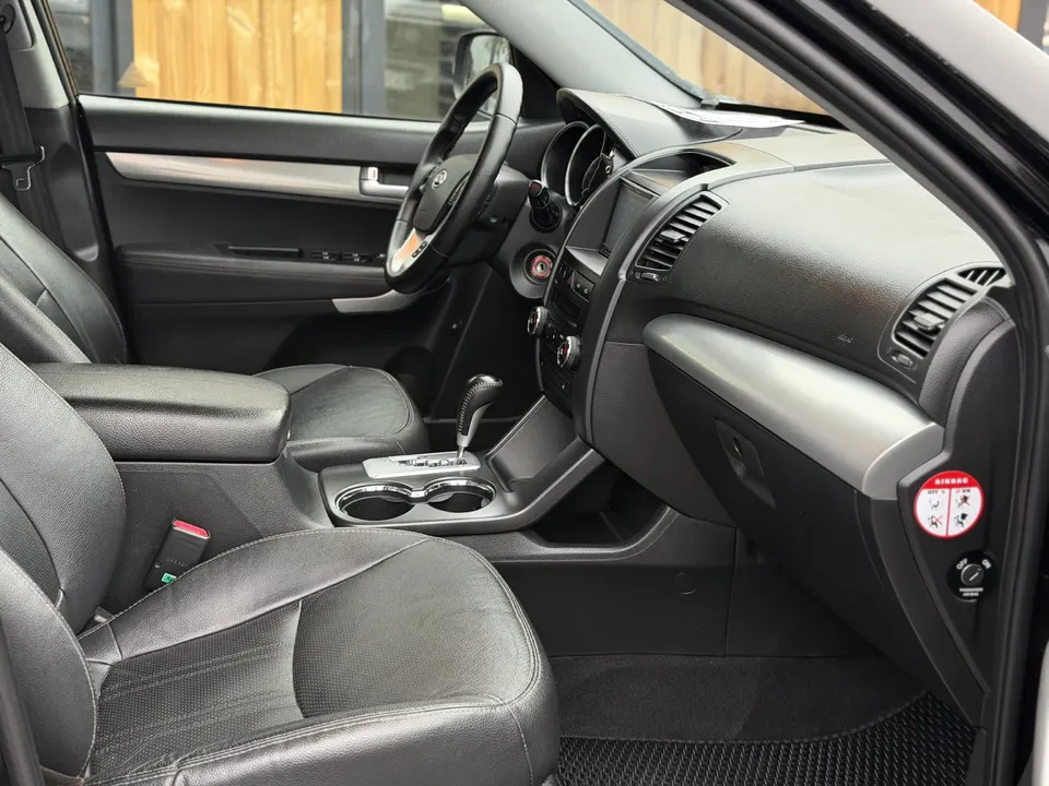 Kia Sorento — фото 8