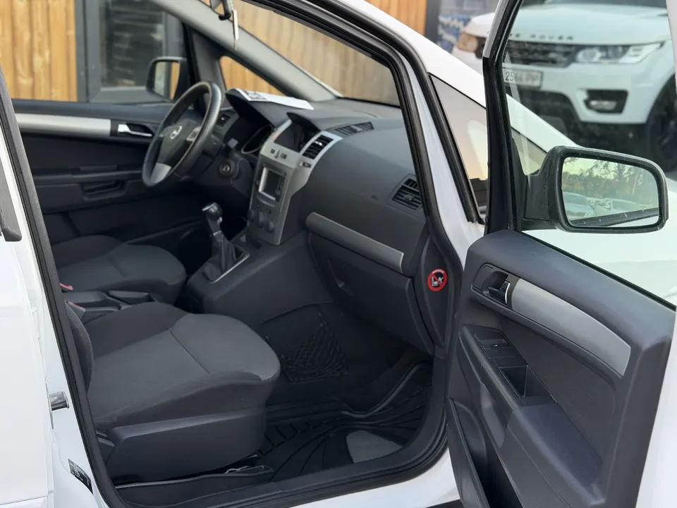 Opel Zafira — фото 7