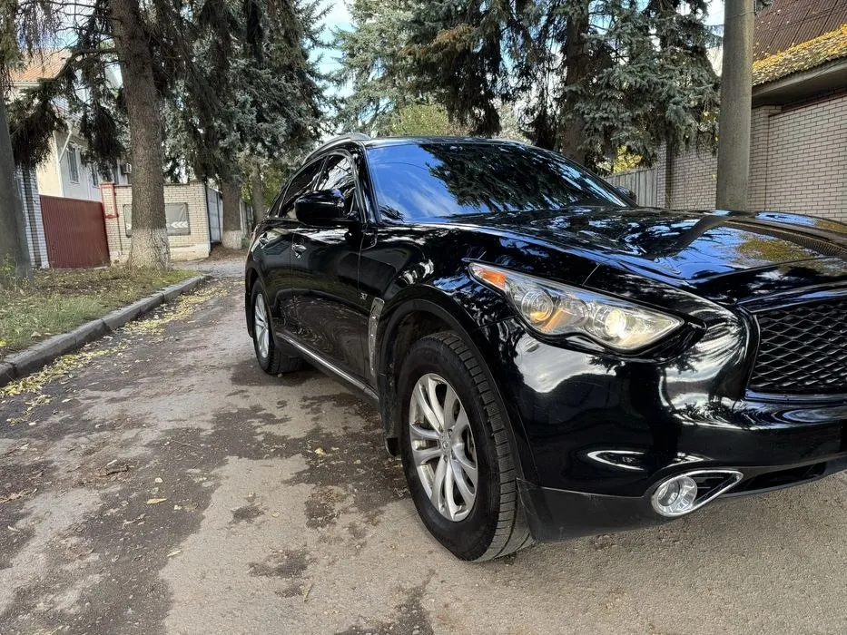 Infiniti QX70