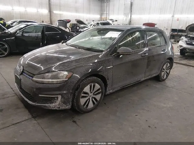 Volkswagen E-GOLF SE