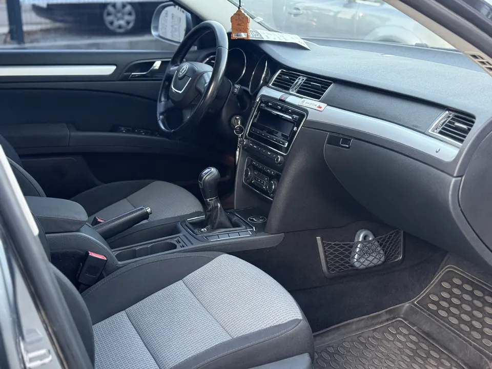 Skoda Superb — фото 2